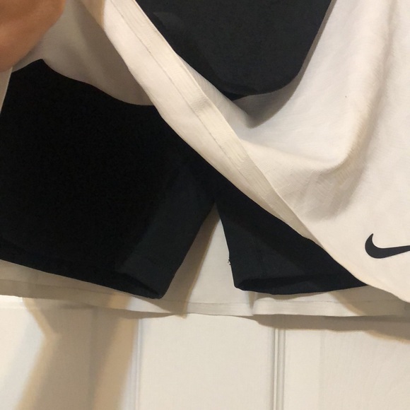 Nike women’s Dri-Fit tennis skort. Large. Black and white front/white back. - Picture 5 of 6
